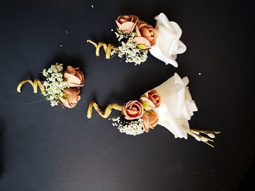 BruidegomCorsage Roos Lieke Zalm Cava creme zand Corsage Roos