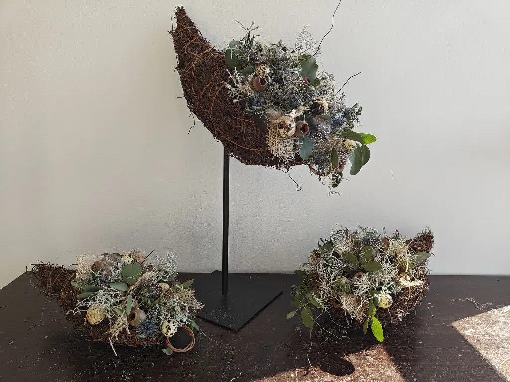 Set vogelnesten met natuurlijke materialen.webp