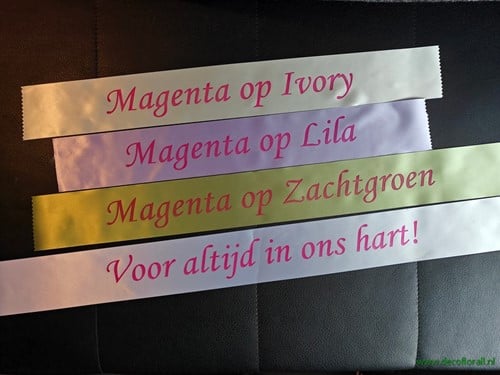 Bedrukt lint Wit met Magenta opdruk 45 mm 50 cm