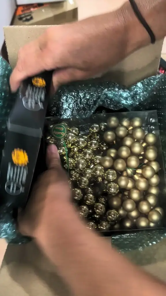Restantenbox Bomvol Kerstballen Bekijk video voor inhoud 