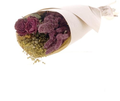 [A-022175] Droogbloemenboeket met Roses in Craft Paper Rood