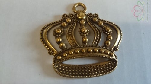 [A-010946] Kroon Goudkleur Messing hanger doosje 6 stuks