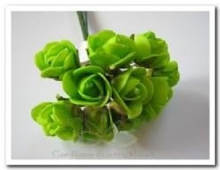 [A-007115] Mini Foam Roos Fris Groen 2 cm Bundel 12 stuks