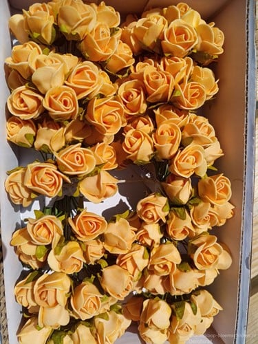 [A-015744] Mini Foam Roos Okergeel 2 cm Doos 144 stuks