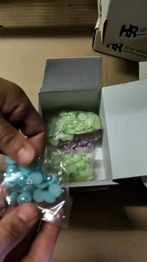 [A-028145] Restantenbox Zeeuwse knop kleur Bekijk video voor inhoud 