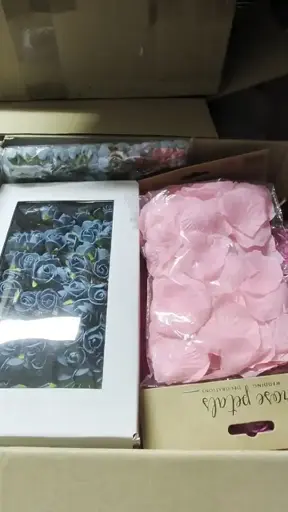[A-028158] Restantenbox Rosebear Minifoamroosjes en zijdenblaadjes