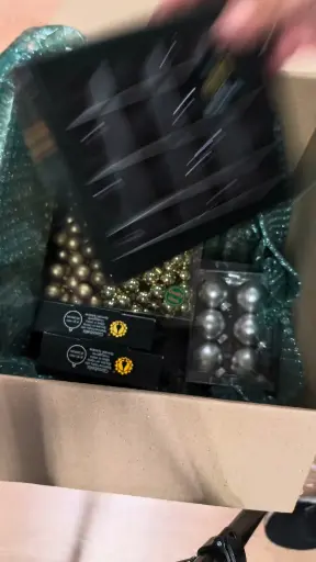 [A-028171] Restantenbox Bomvol Kerstballen Bekijk video voor inhoud