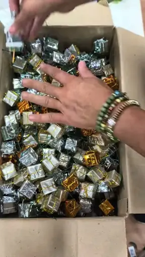 [A-028204] Restantenbox Bomvol Superleuke Kerstsbijstekers cadeautjes Bekijk video voor inhoud